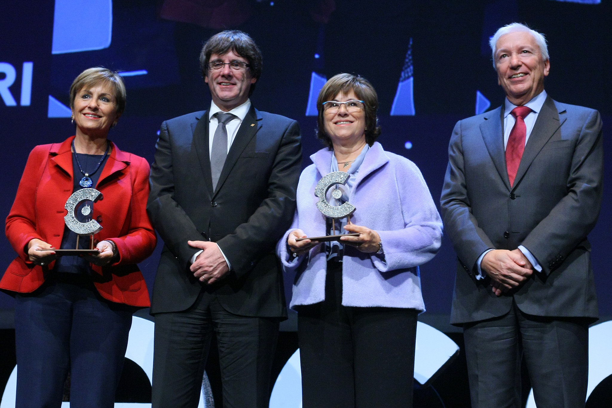 Immaculada i Joana Amat amb el Premi Personalitat de CECOT